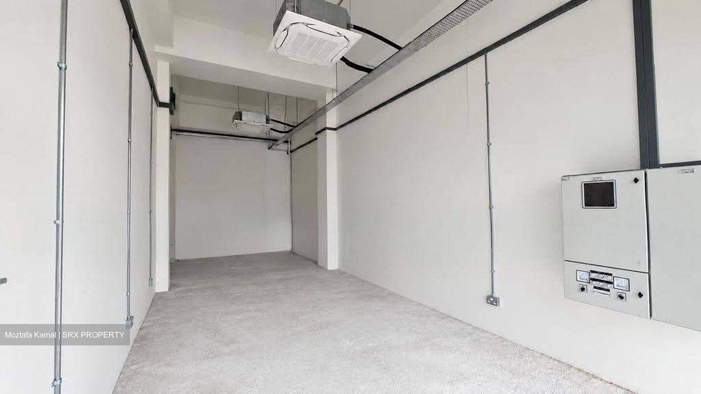 Eastwood Centre (D16), Retail #637662931